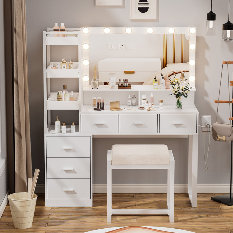 Teenage vanity shop set with lights